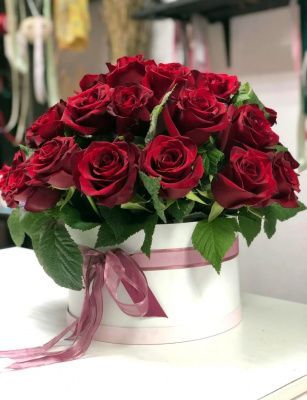 Розы в коробке (25 шт) купить цветы, букеты с доставкой